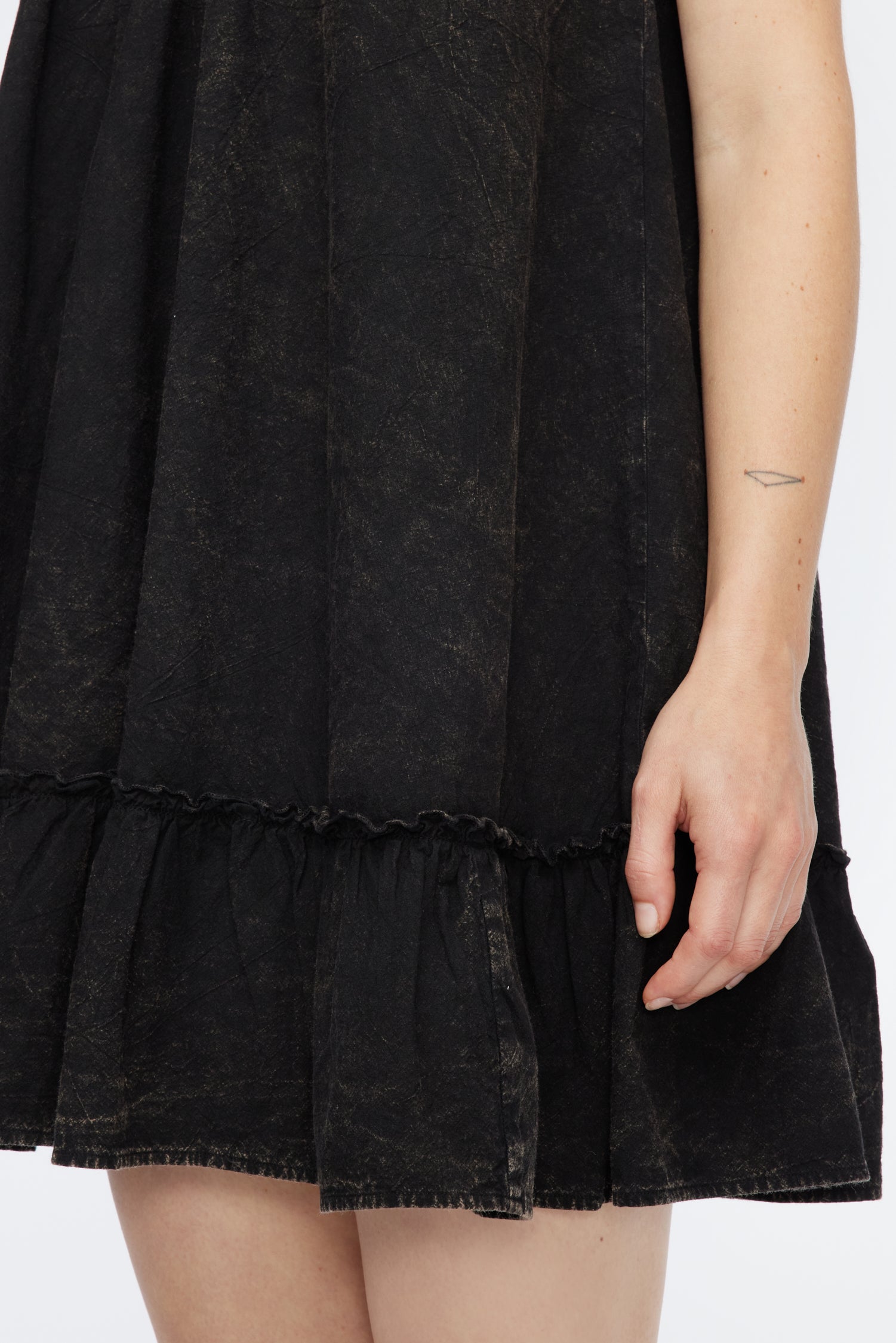 Reina Mini - Black Mineral Wash
